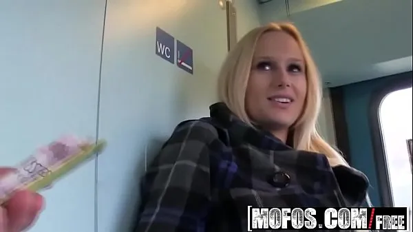 Mofos - публичные пикапы - трах в туалете поезда с Angel Wicky в главной роли