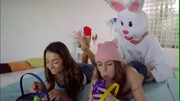 Laat Easter bunny lays eggs inside her nieuwe films zien