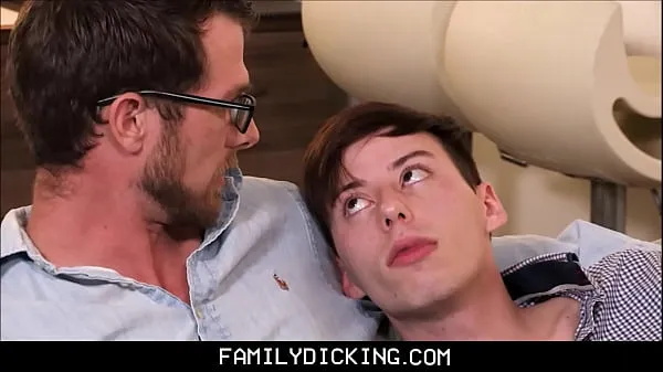 Laat Bullied Twink StepSon Pleasured By Stepdad After A Bad Day nieuwe films zien