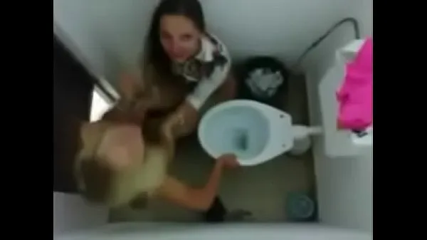 Zobrazit nové filmy (The video of the playing in the bathroom fell on the Net)