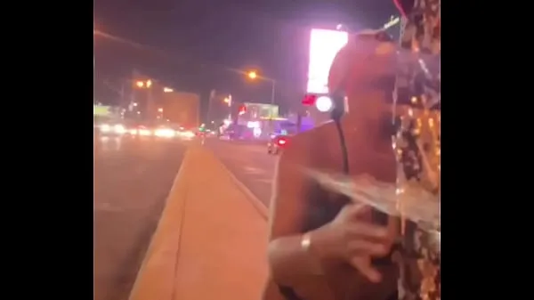 Zobraziť nové filmy (Pissed on her on the Vegas strip)