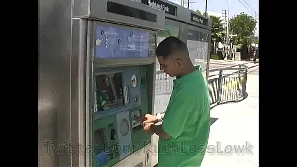 Mostre Homens bi latinos interagindo uns com os outros. ver este papis chupando um ao outro de novos filmes