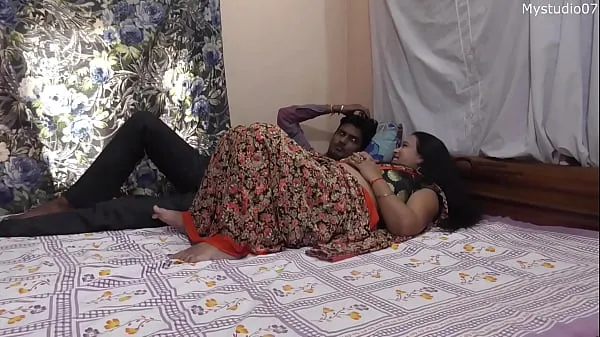 Tampilkan Indian sexy Bhabhi teaching her stepbrother how to fucking !!! best sex with clear audio Film baru