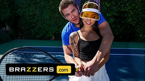 Show Xander Corvus) Massages (Gina Valentinas) Foot To Ease Her Pain They End Up Fucking - Brazzers new Movies