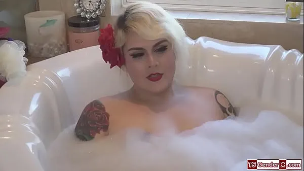 Trans stepmom Isabella Sorrenti anal fucks stepson개의 새 영화 표시