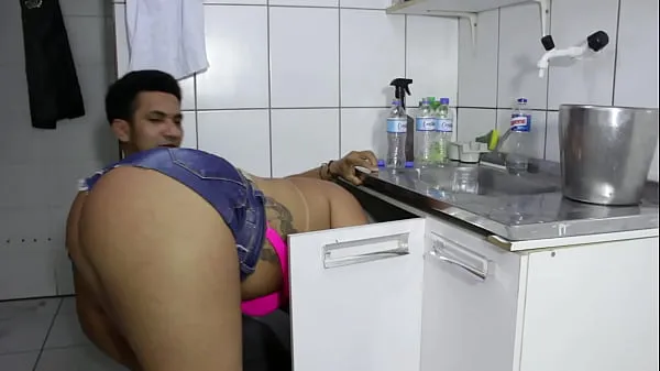 Show The cocky plumber stuck the pipe in the ass of the naughty rabetão. Victoria Dias and Mr Rola new Movies
