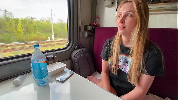 Замужняя мачеха Алина Рай занялась сексом в поезде с незнакомцем