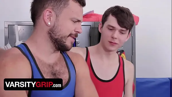 Twink Boy Dakota Lovell Bangs His Straight Buddy Eric Fuller After Sweaty Wrestling - Varsity Grip yeni Filmi göster