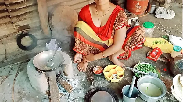 放映The was making roti and vegetables on a soft stove and signaled新电影