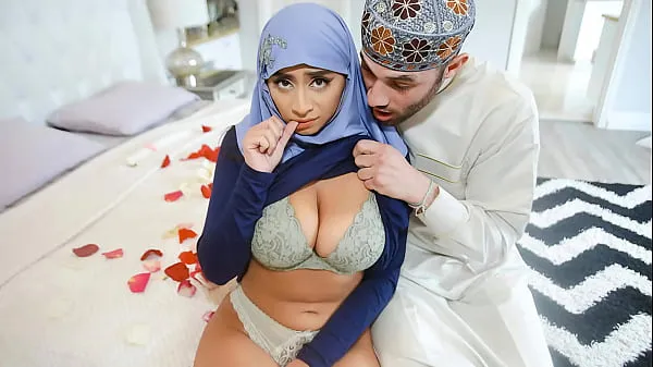 Marito arabo che cerca di impregnare la moglie con il hijab - HIjabLust