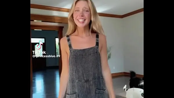 Tiktok girl flashes small titsneue Filme anzeigen