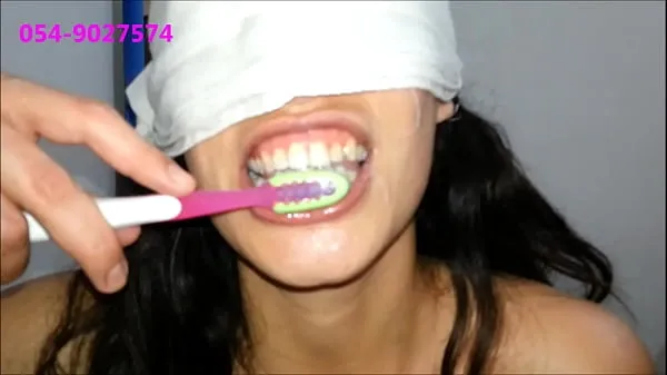 Mutass Sharon From Tel-Aviv Brushes Her Teeth With Cum új filmet